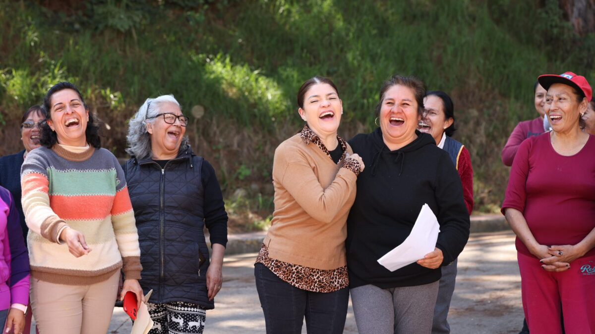 Vecinas y vecinos de Dos Caminos reciben a Bety Sánchez y hacen faena