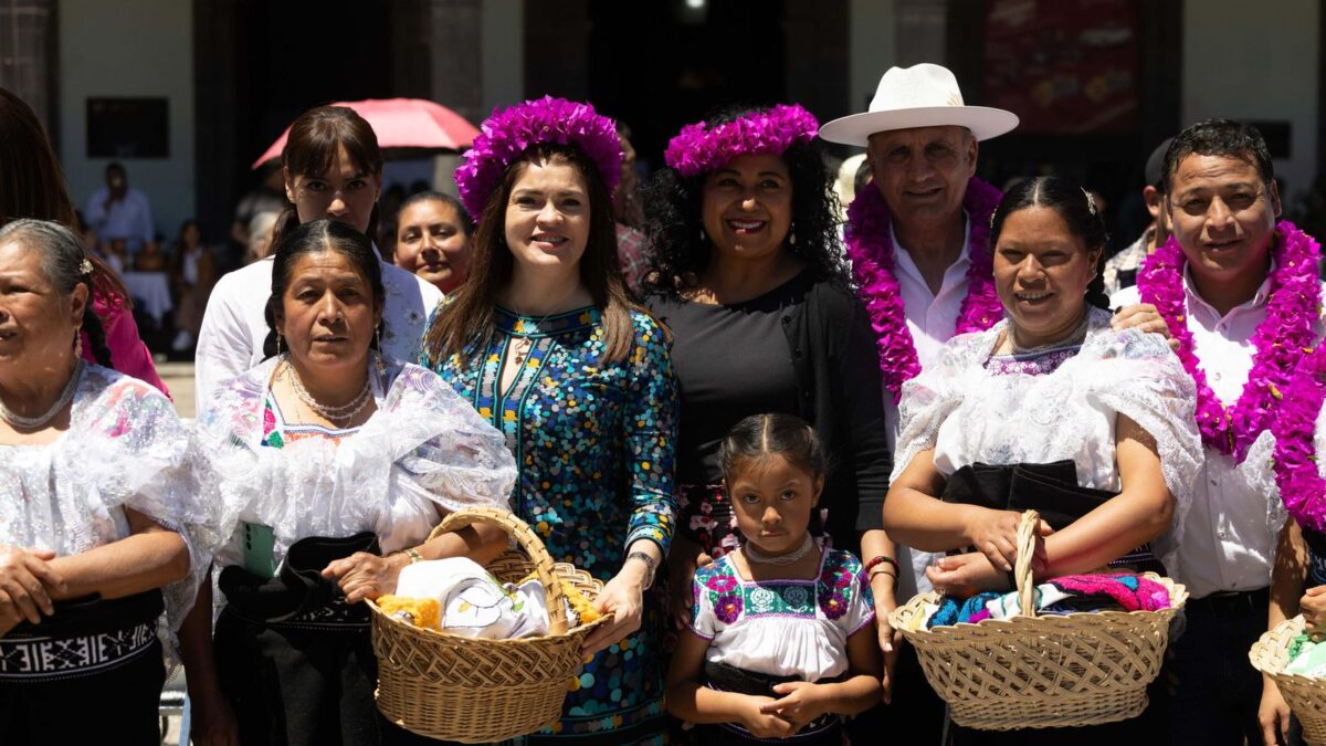 100 productores de 12 municipios de la Sierra reunidos en el Agrotianguis