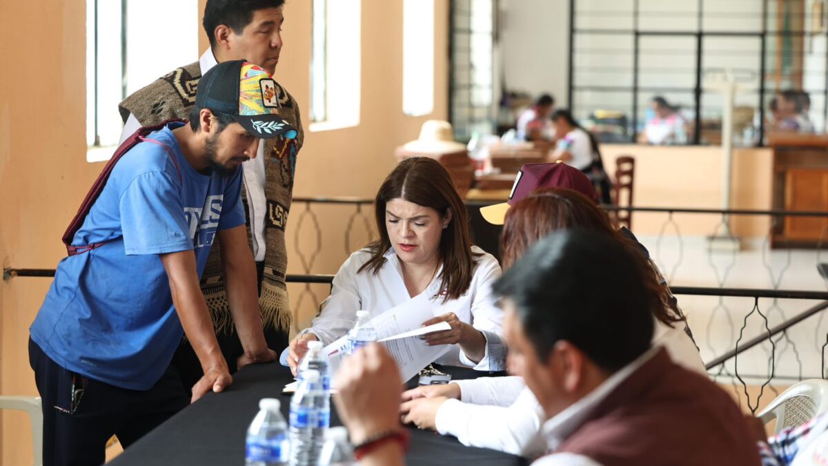 Zoquitla tendrá su propio bachillerato digital gracias al apoyo de Bety Sánchez y Alejandro Armenta