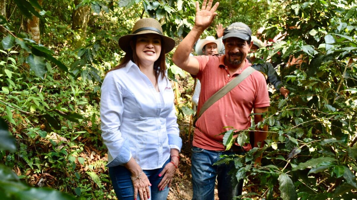 San Cristóbal Xochimilpa tendrá agua potable; Bety Sánchez supervisa obra