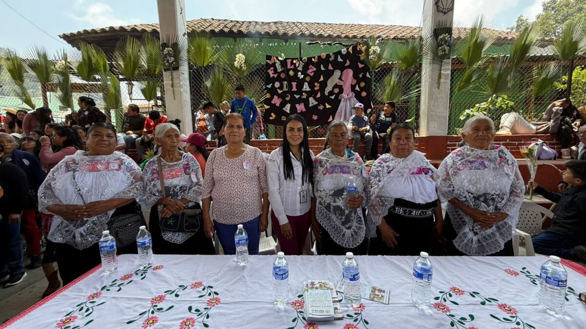 Ayuntamiento de Zacatlán festeja a las mamás de colonias, barrios y juntas auxiliares