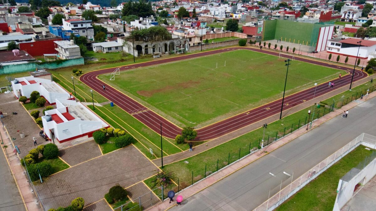 Ayuntamiento de Zacatlán rehabilita parque deportivo Bicentenario