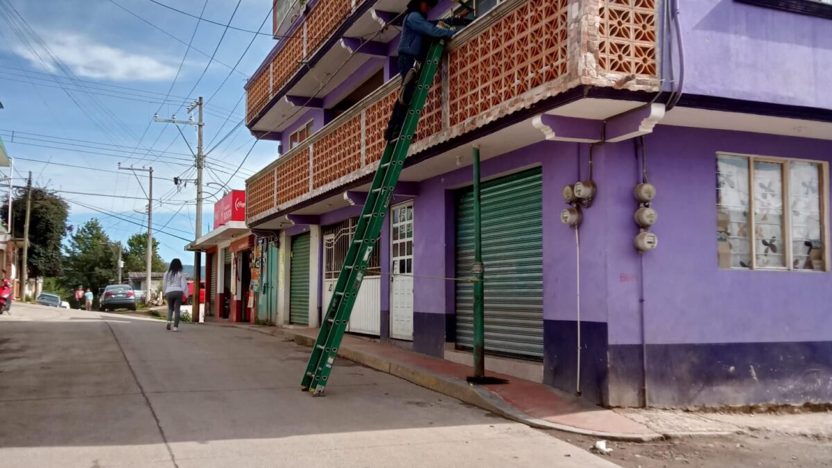 Con el programa Zacatlán Iluminado, la colonia Niños Héroes vuelve a brillar