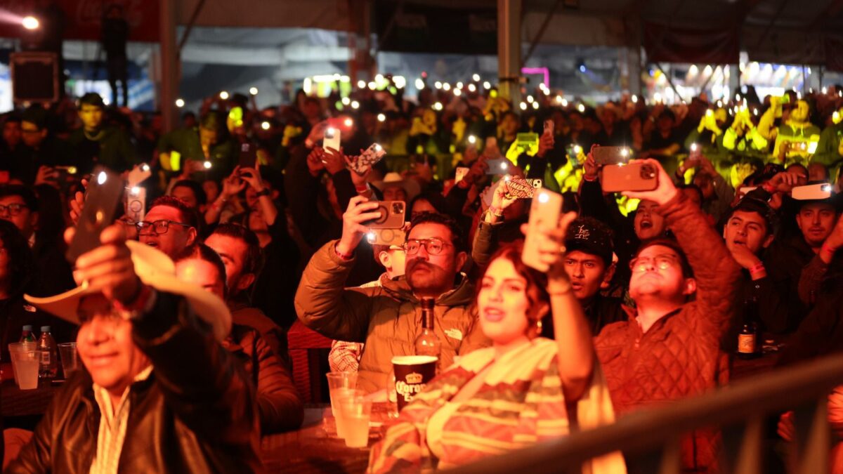 Marca Registrada cumple: todo Zacatlán cantó sus éxitos en la 83 Gran Feria de la Manzana