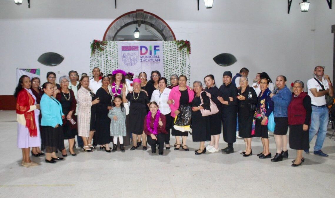 Ayuntamiento de Zacatlán festeja a abuelitas y abuelitos en su día