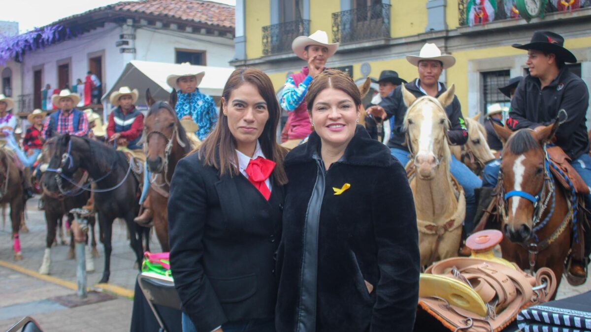 Más de 200 personas participaron en cabalgata y carrera de la Independencia en Zacatlán