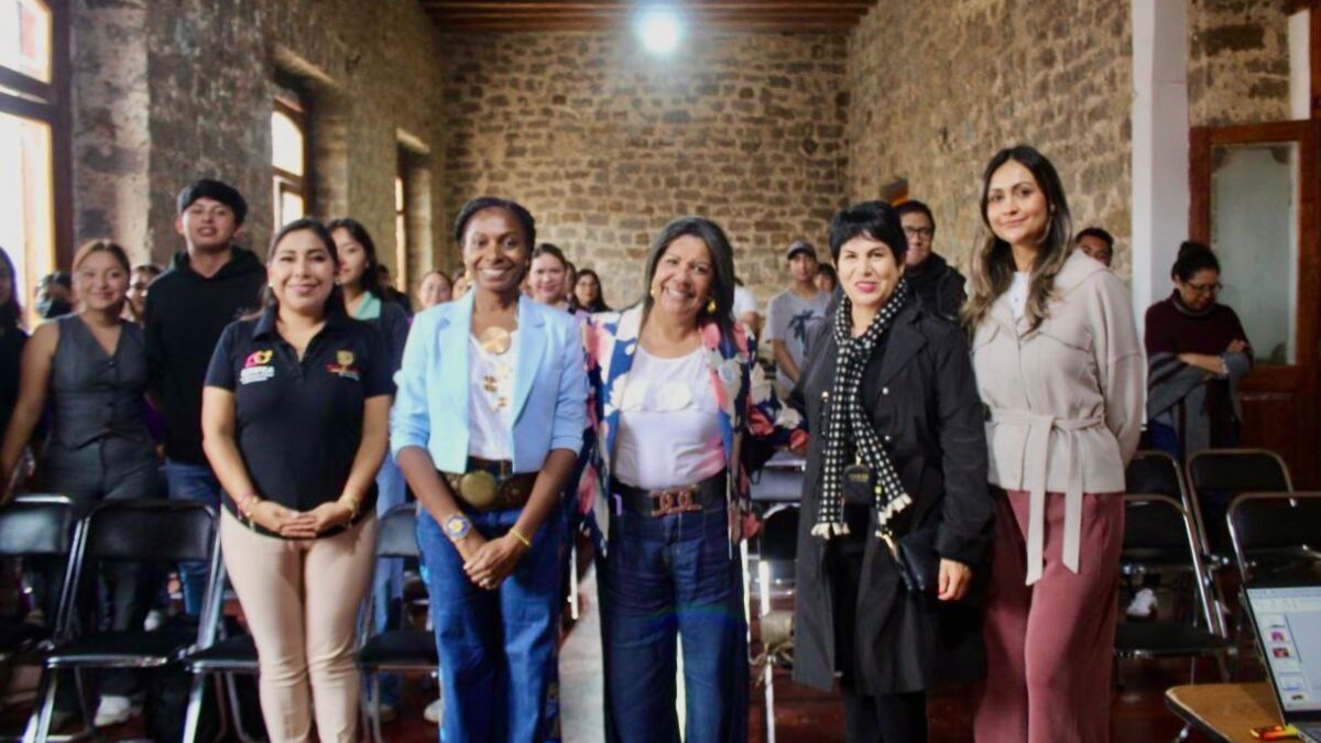 Expertas en igualdad de género de Colombia piden a jóvenes de Zacatlán tener un proyecto de vida