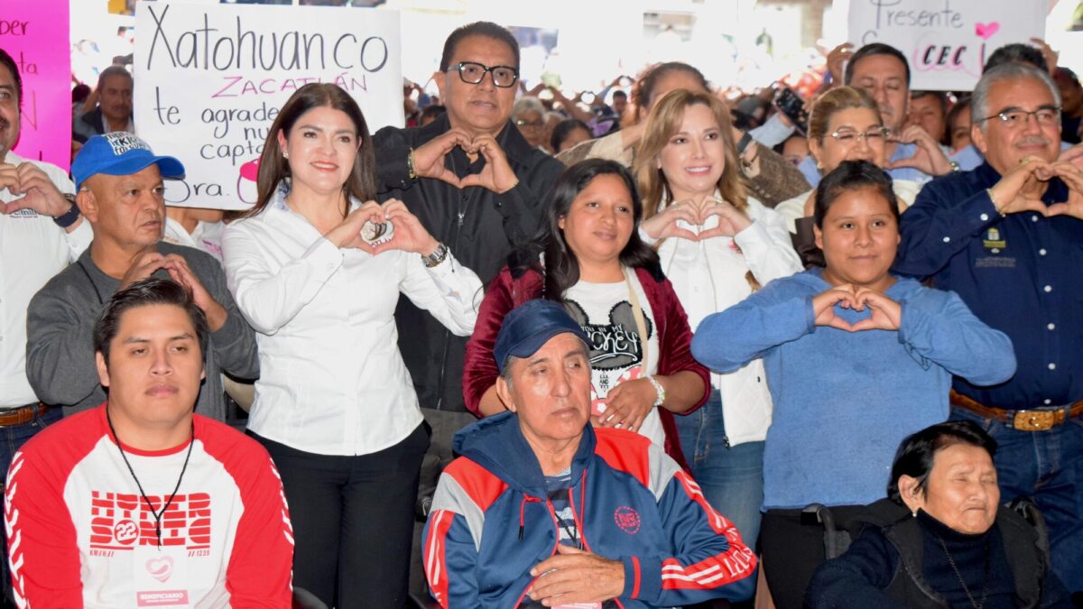 Bety Sánchez refrenda apoyo a las familias de Zacatlán