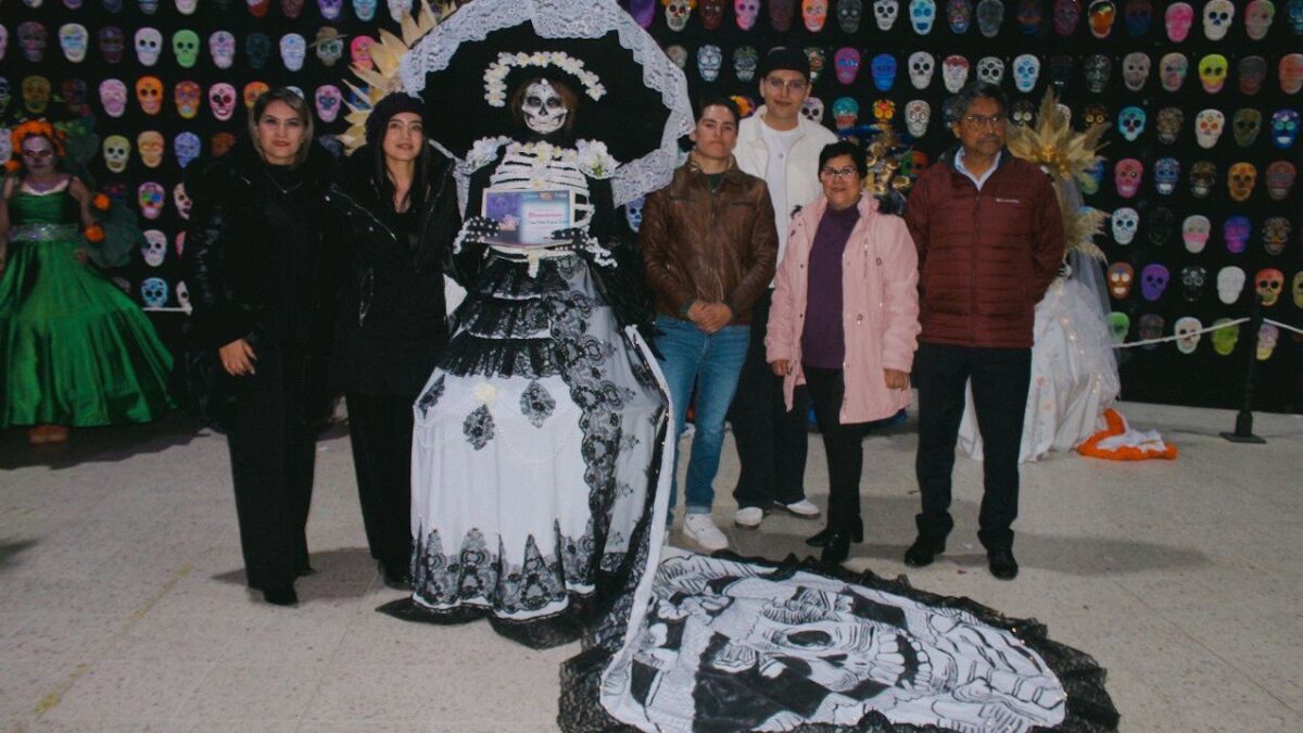 Chavas y chavos zacatecos sacan su creatividad y se lucen en concurso de catrinas