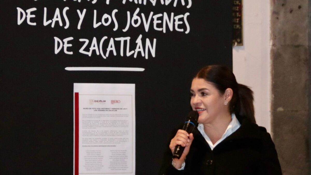 Autoridades municipales e investigadores de la Ibero inauguran el muro “Historias y miradas de las y los jóvenes de Zacatlán”