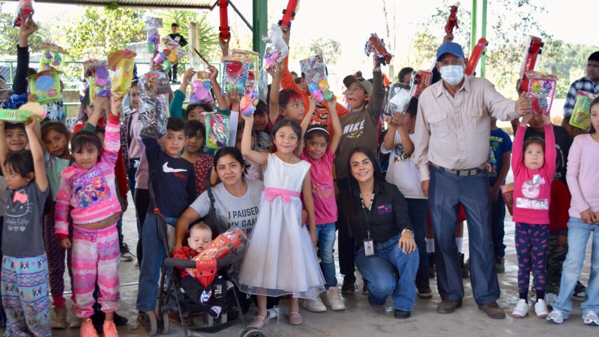 Gobierno de Bety Sánchez celebra el Día de Reyes en colonias, barrios y comunidades de Zacatlán