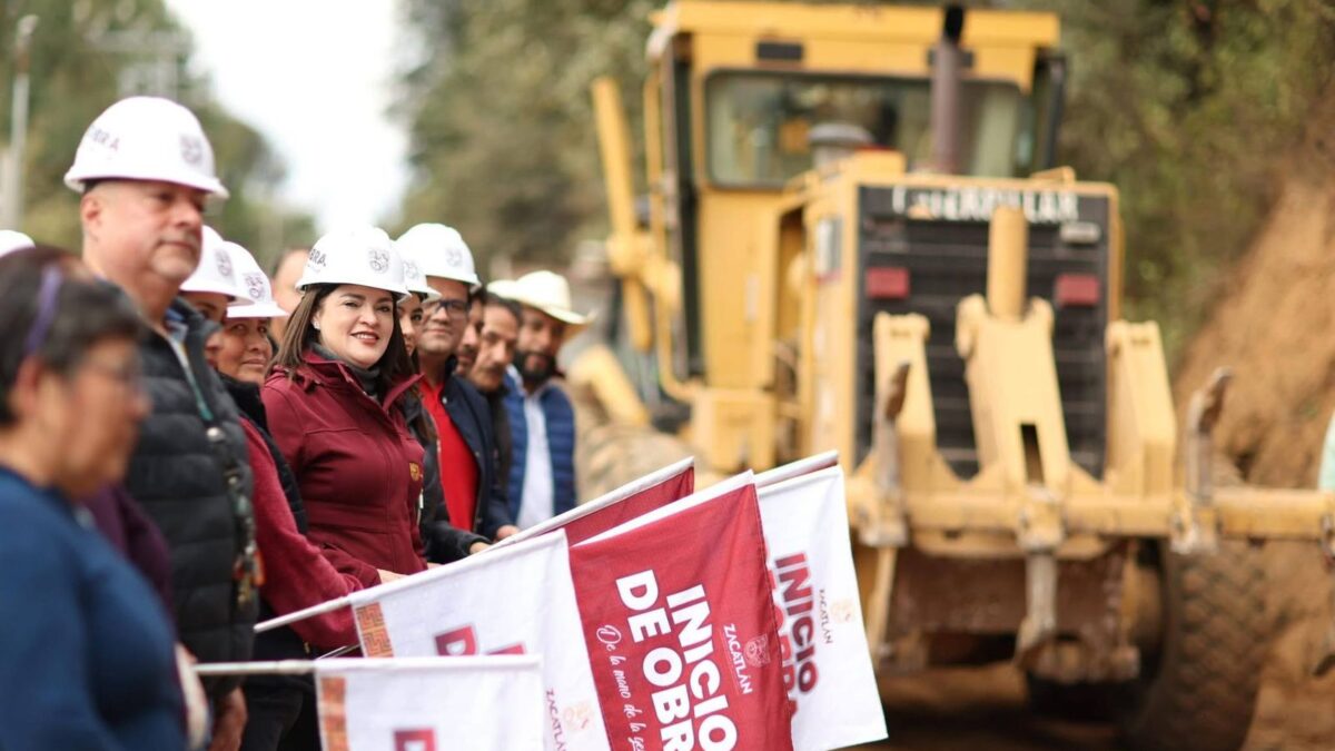 Bety Sánchez inicia la primera etapa de rehabilitación de la carretera Jicolapa- Tlalixtlipa