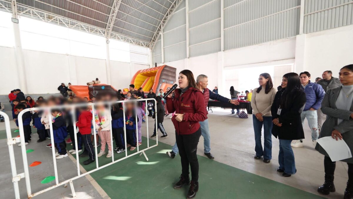 300 niñas y niños participan en circuito de Día de Reyes en Zacatlán