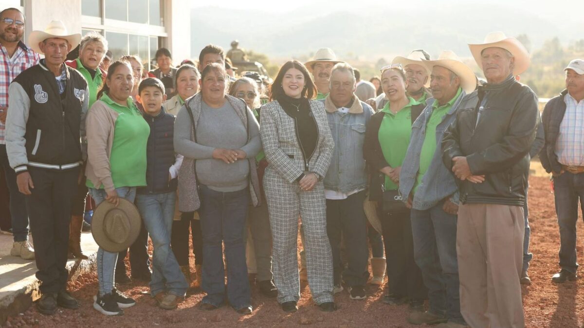 Pobladores de Metepec Segunda Sección, ya tienen salón de usos múltiples gracias a Bety Sánchez