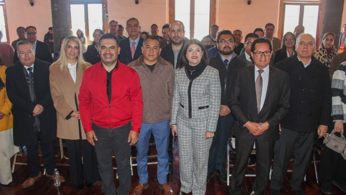 En Zacatlán se reúnen notarios de la Sierra Norte con consejero Jurídico del Estado y el Instituto Registral y Catastral de Puebla