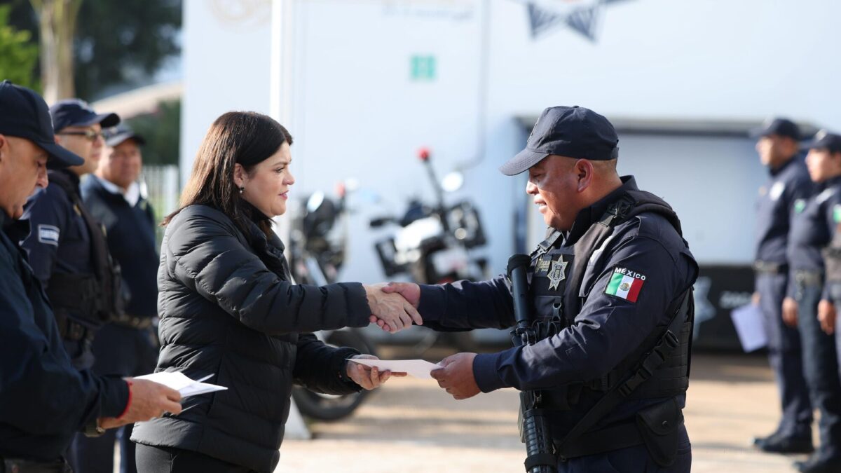 Policías de Zacatlán reciben diplomas de capacitación de la UCIPS