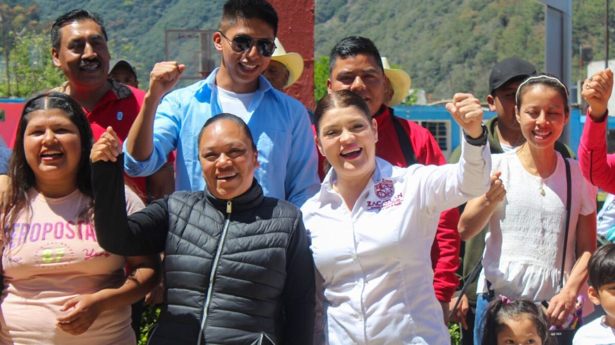 Bety Sánchez inaugura techado de cancha de básquetbol en Otlatlán