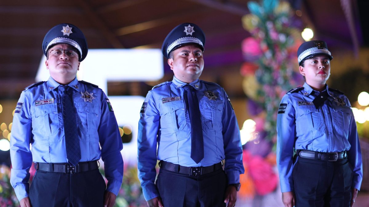 Zacatlán estrena Policía Turística; Bety Sánchez les toma protesta