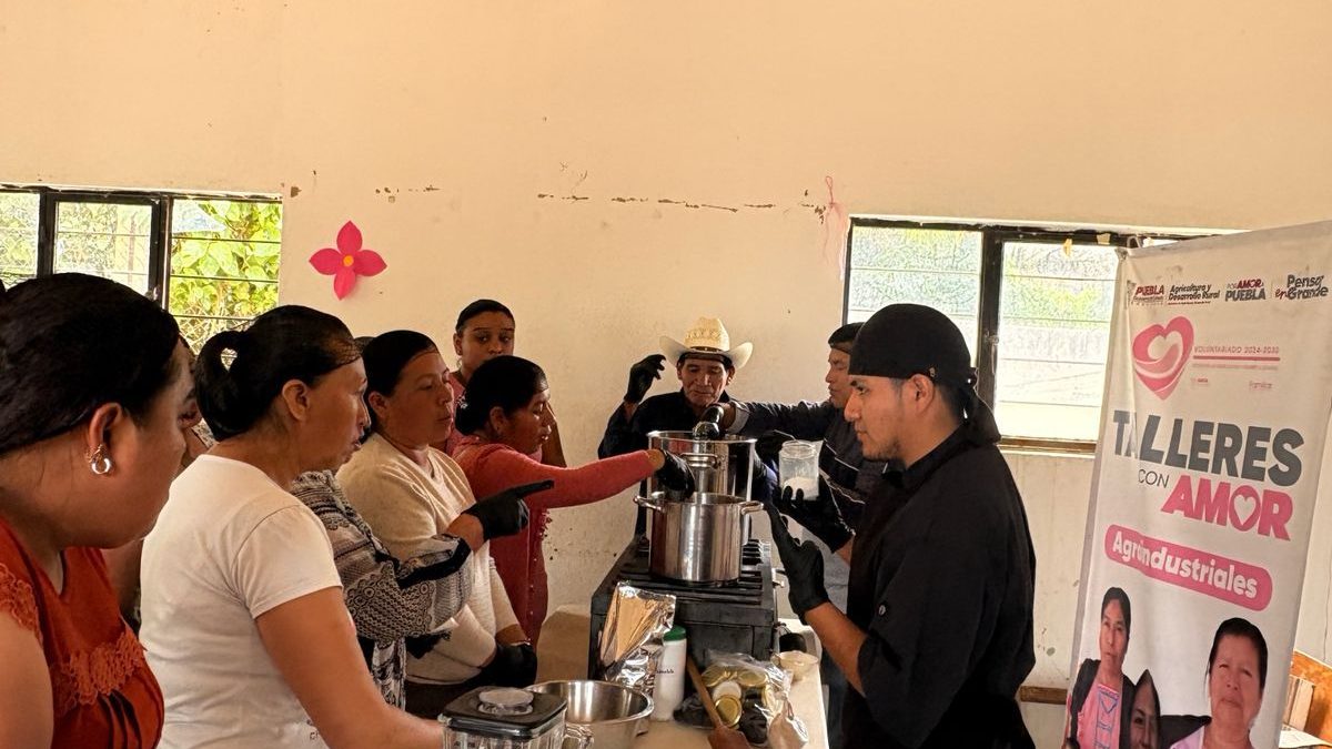 Gobierno de Puebla y Ayuntamiento de Zacatlán capacitan en transformación agroindustrial a familias