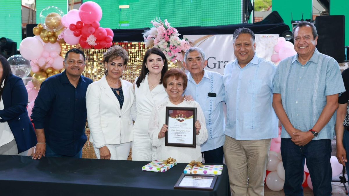 Maestras y maestros de Zacatlán son reconocidos por su Mérito Académico.