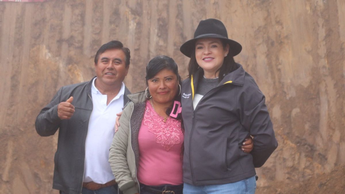 Bety Sánchez arranca construcción de muro de contención en Tepetla para evitar deslaves
