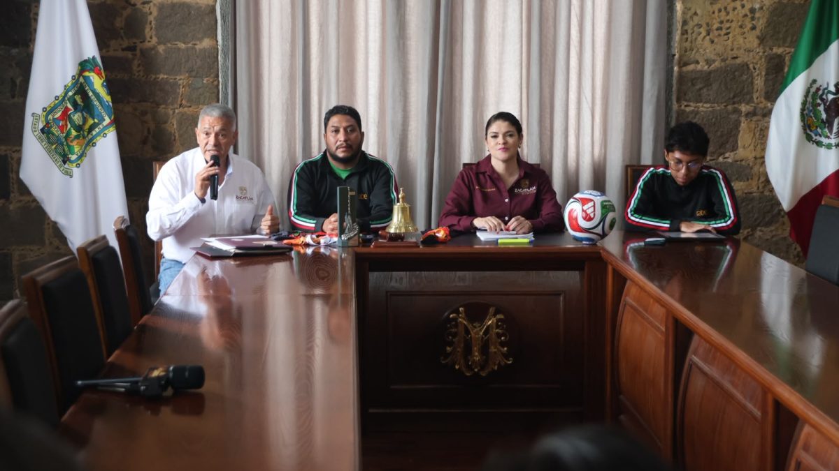 Bety Sánchez reconoce a joven deportista que participó en carrera en Canadá; también presentó la Carrera de las Manzanas