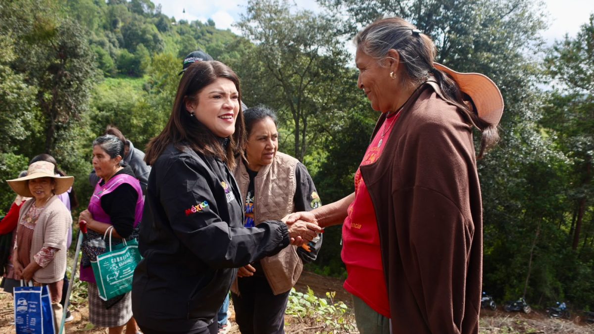 Bety Sánchez va por pavimentaciones en Poxcuatzingo, Tomatlán y una ambulancia nueva