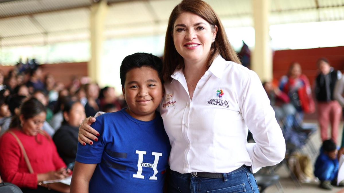 Bety Sánchez sí cumple: entrega kits escolares en juntas auxiliares