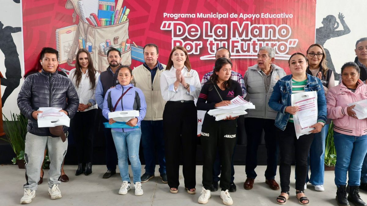 Bety Sánchez inicia entrega de 5 mil kits de útiles escolares a niñas y niños de Zacatlán