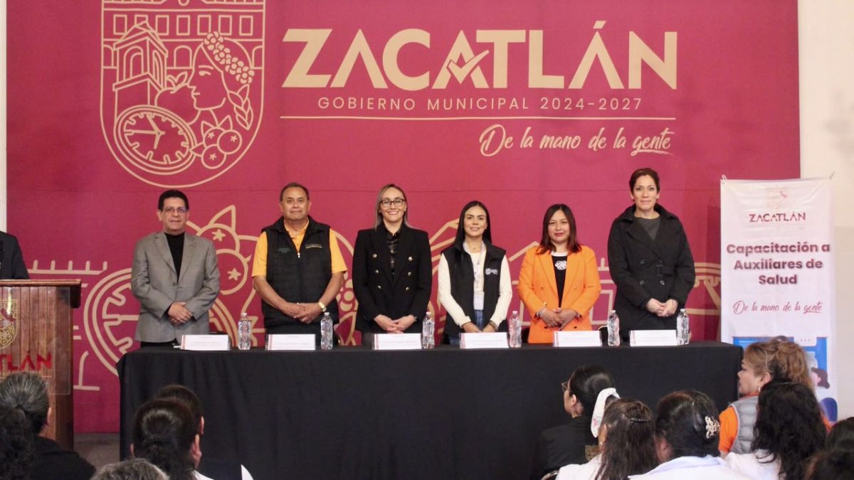 Auxiliares de Salud de Zacatlán se certifican en primeros auxilios a la persona afectada y lesionada