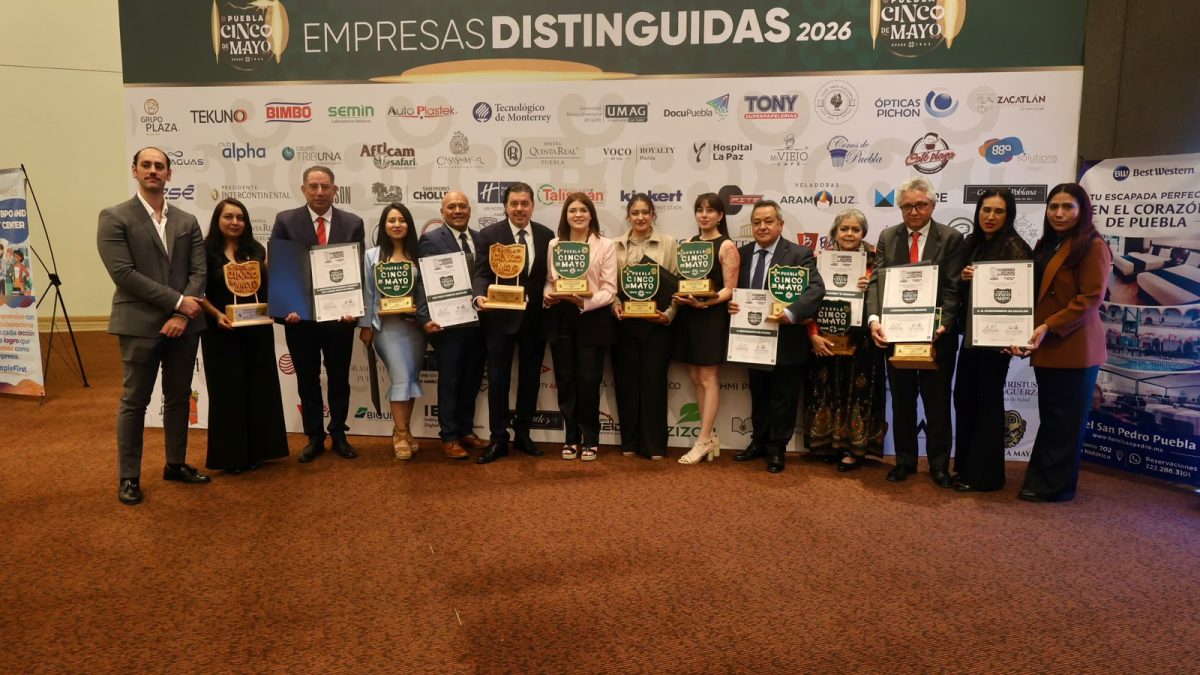 Ayuntamiento y 8 empresas de Zacatlán reciben el Distintivo Puebla 5 de Mayo del Gobierno Estatal