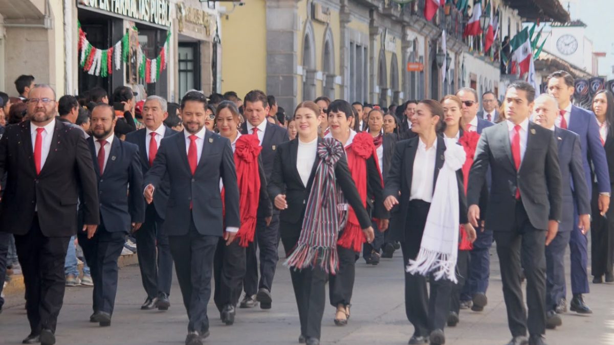 Zacatlán conmemora con desfile cívico el 216 Aniversario del Grito de Independencia