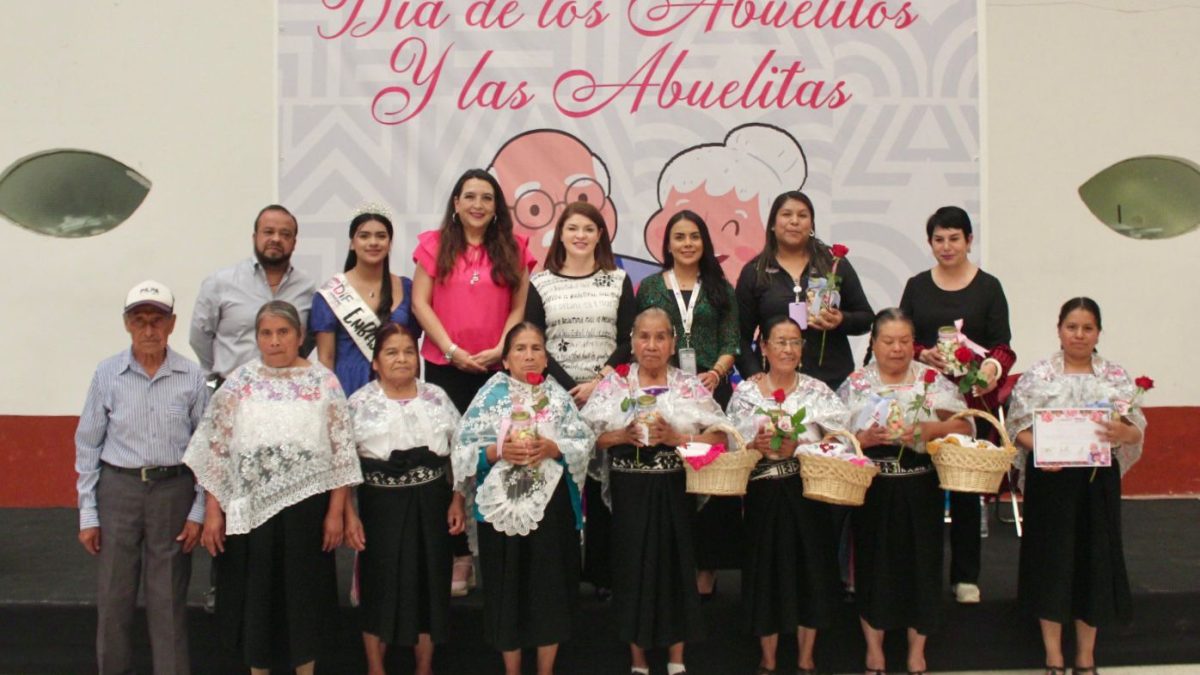 Bety Sánchez festeja a las y los abuelitos de Zacatlán: “siempre son nuestra guía”