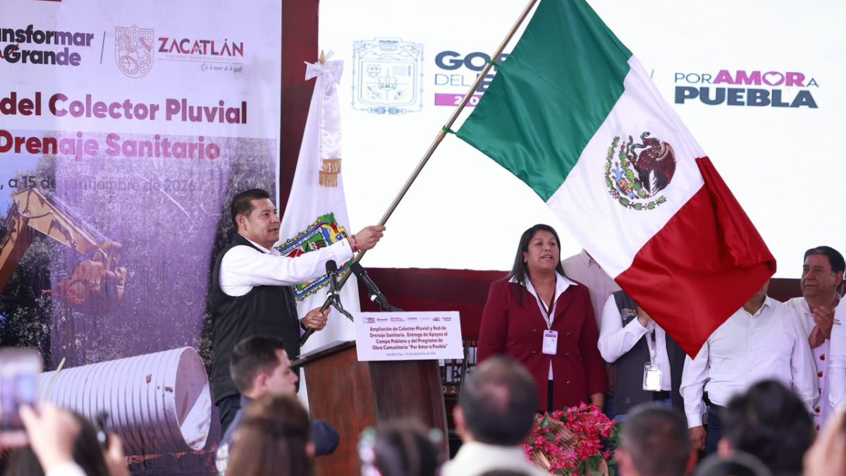 ¡Histórico! Gobernador de Puebla da el Grito de Independencia en Zacatlán