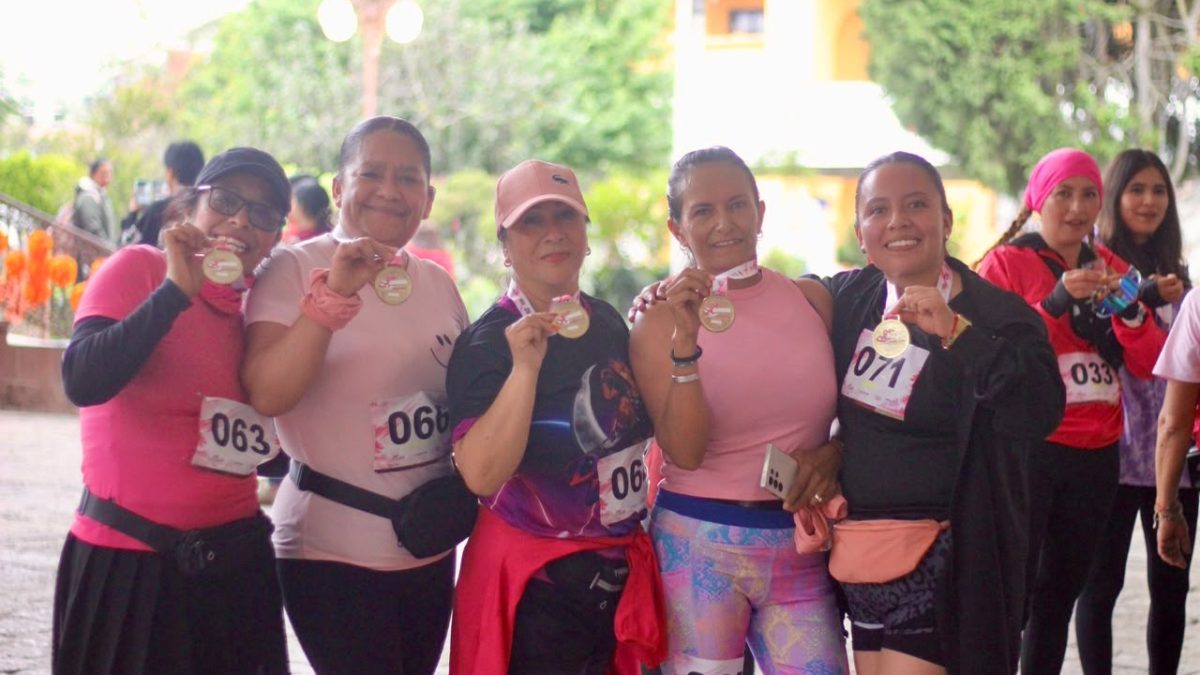 Mujeres se suman a la carrera con causa contra el cáncer de mama